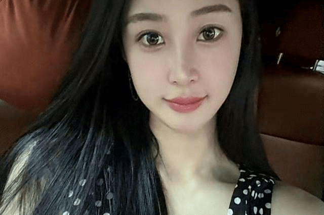 运动内衣外, 论的不是裙, 痕迹时