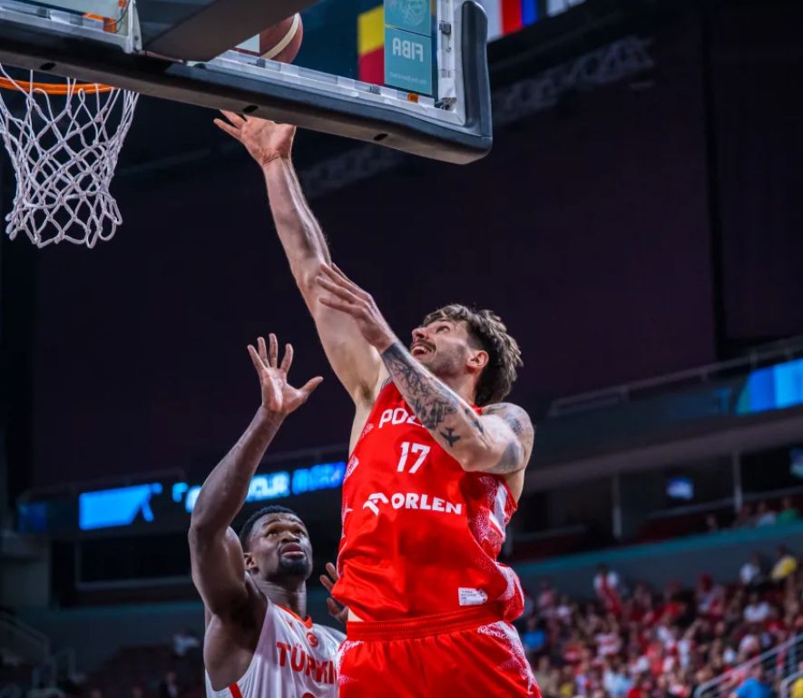 攻抢断拉开, 波兰开始疯 攻抢断拉开, 波兰开始疯