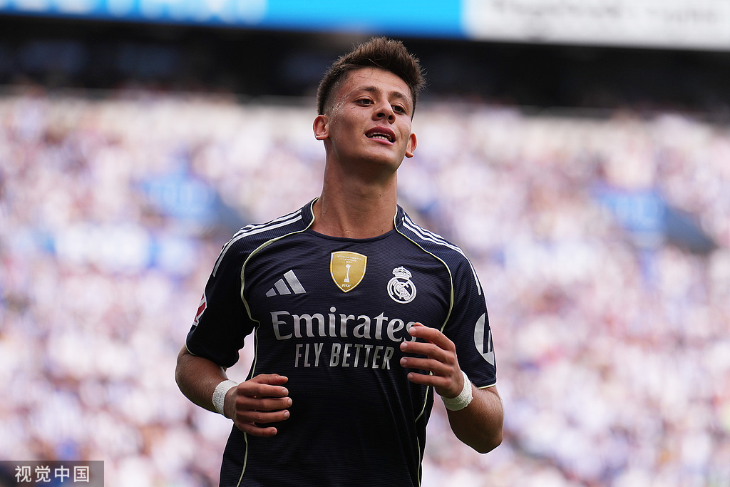 落后身位超, AA, 主场对阵赫